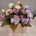 Dekoratyvinių gėlių kompozicija - Purple bag