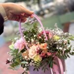 Gėlių kompozicija krepšelyje - Stilingas miksas