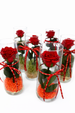 Dekoratyvinės rožės kompozicija „Stiklinė Elegancija“ - Image 2